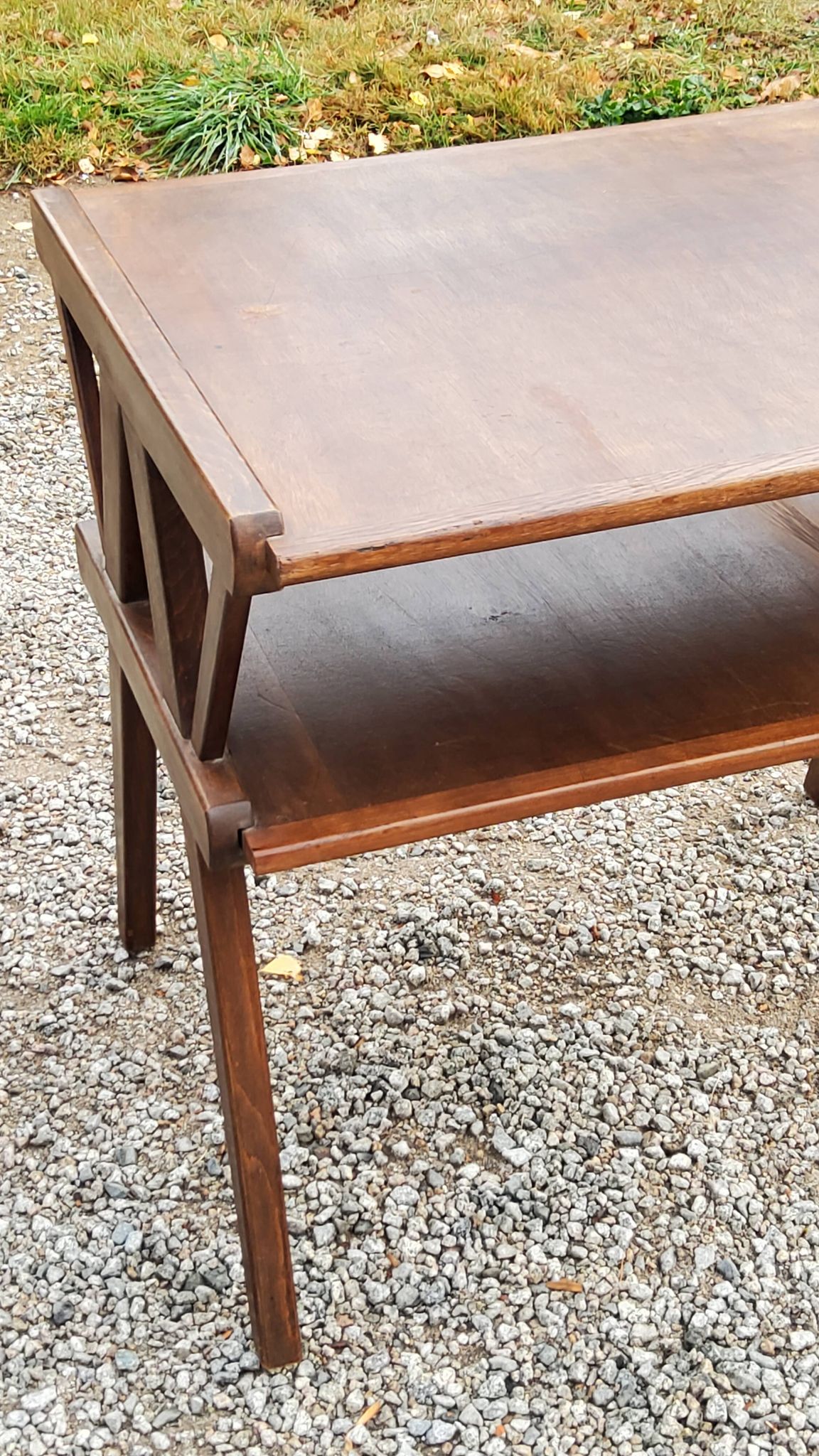 Table d’appoint vintage des années 50 en hêtre chêne et peuplier pieds compas