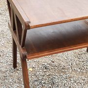 Table d’appoint vintage des années 50 en hêtre chêne et peuplier pieds compas