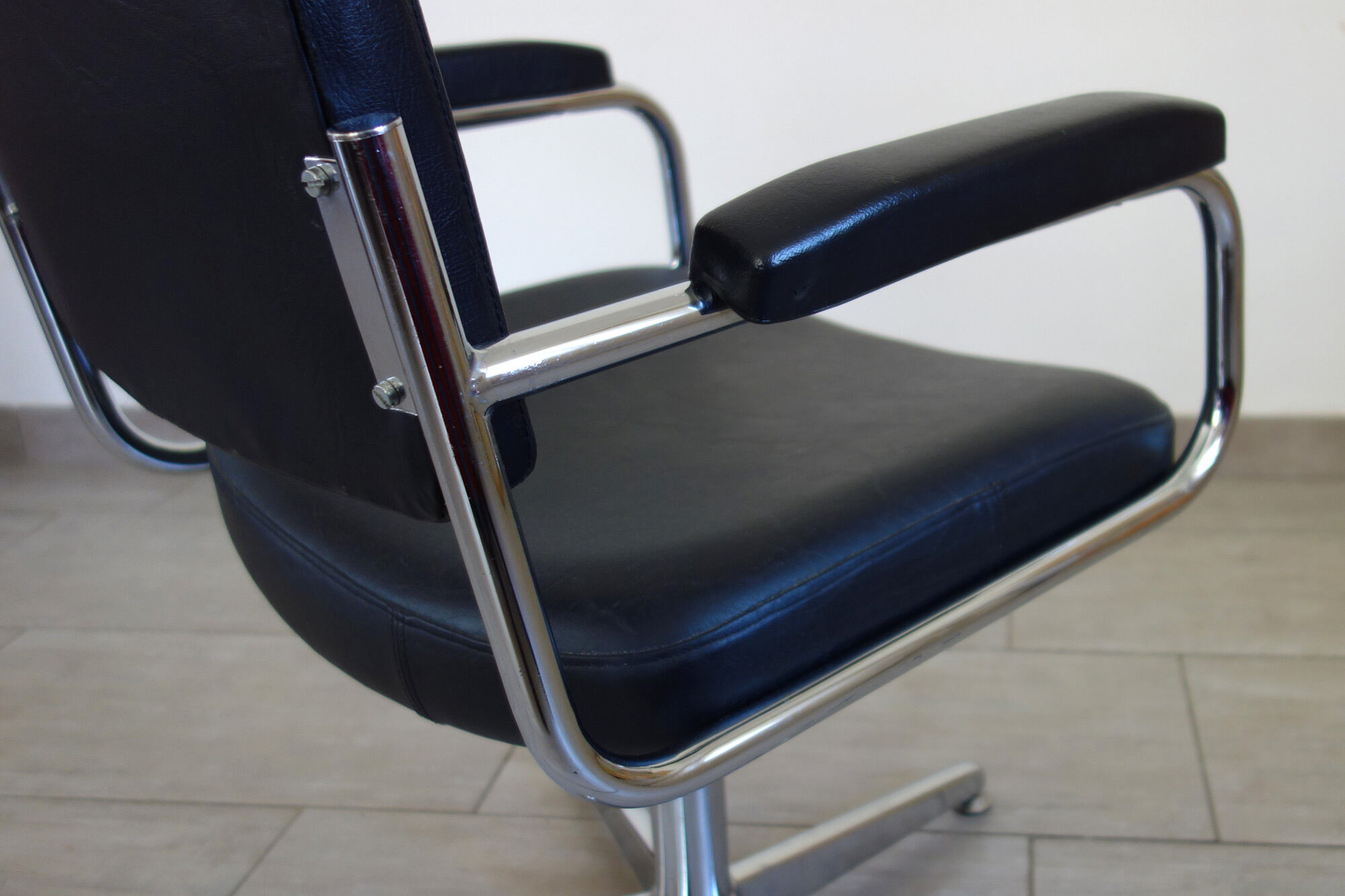 Swivel office chair 70s