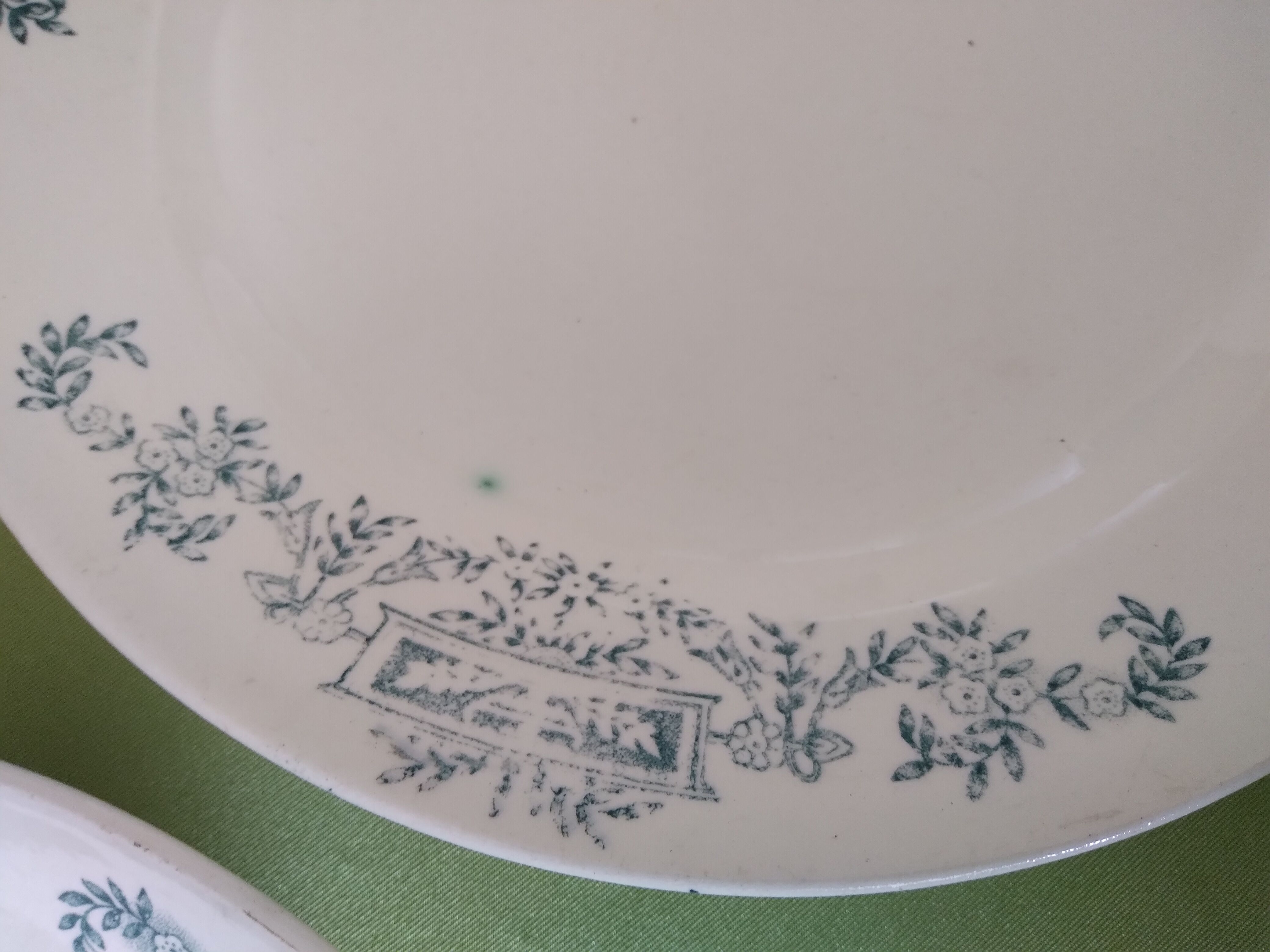 Hollow plates Lutece Longchamp