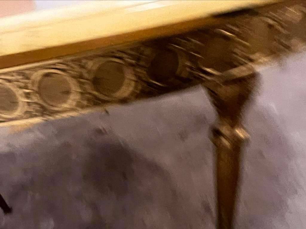 Vintage round coffee table: onyx top & gold brass structure