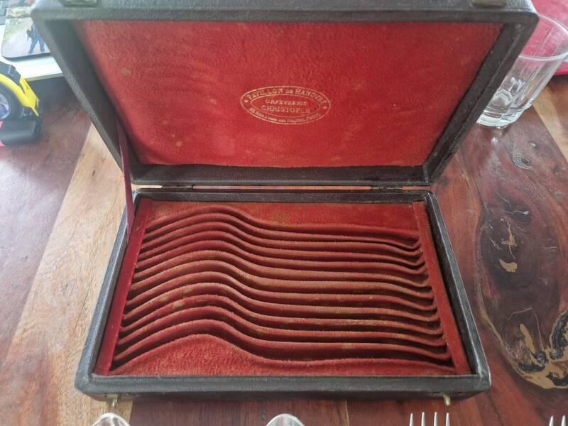 Christofle, Paris - 6 fourchettes et 6 cuillères de table - Modèle Chinon