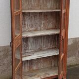 Armoire vitrée en bois