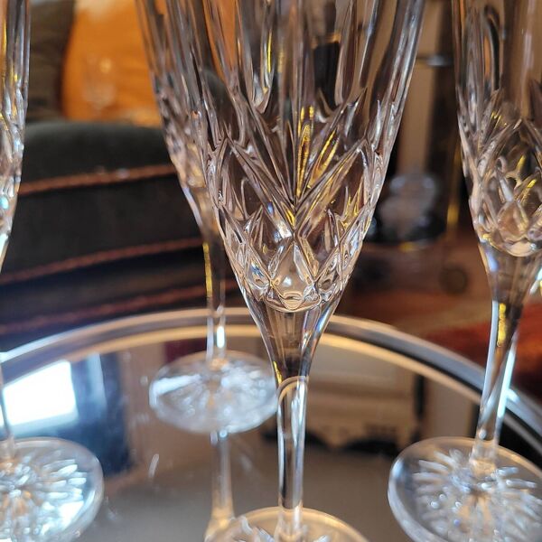 Flûtes en cristal taillé à pied étoilé. Années 60Flûtes en cristal