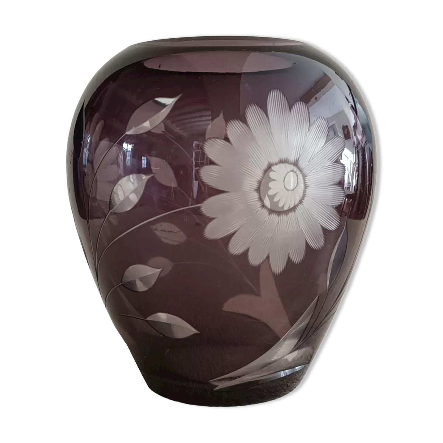 Vase olive en verre taillé