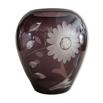 Vase olive en verre taillé