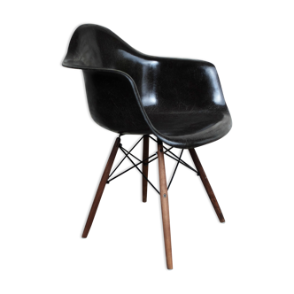 Charles Armchair - Ray Eames black DAW base dowel walnut Herman Miller