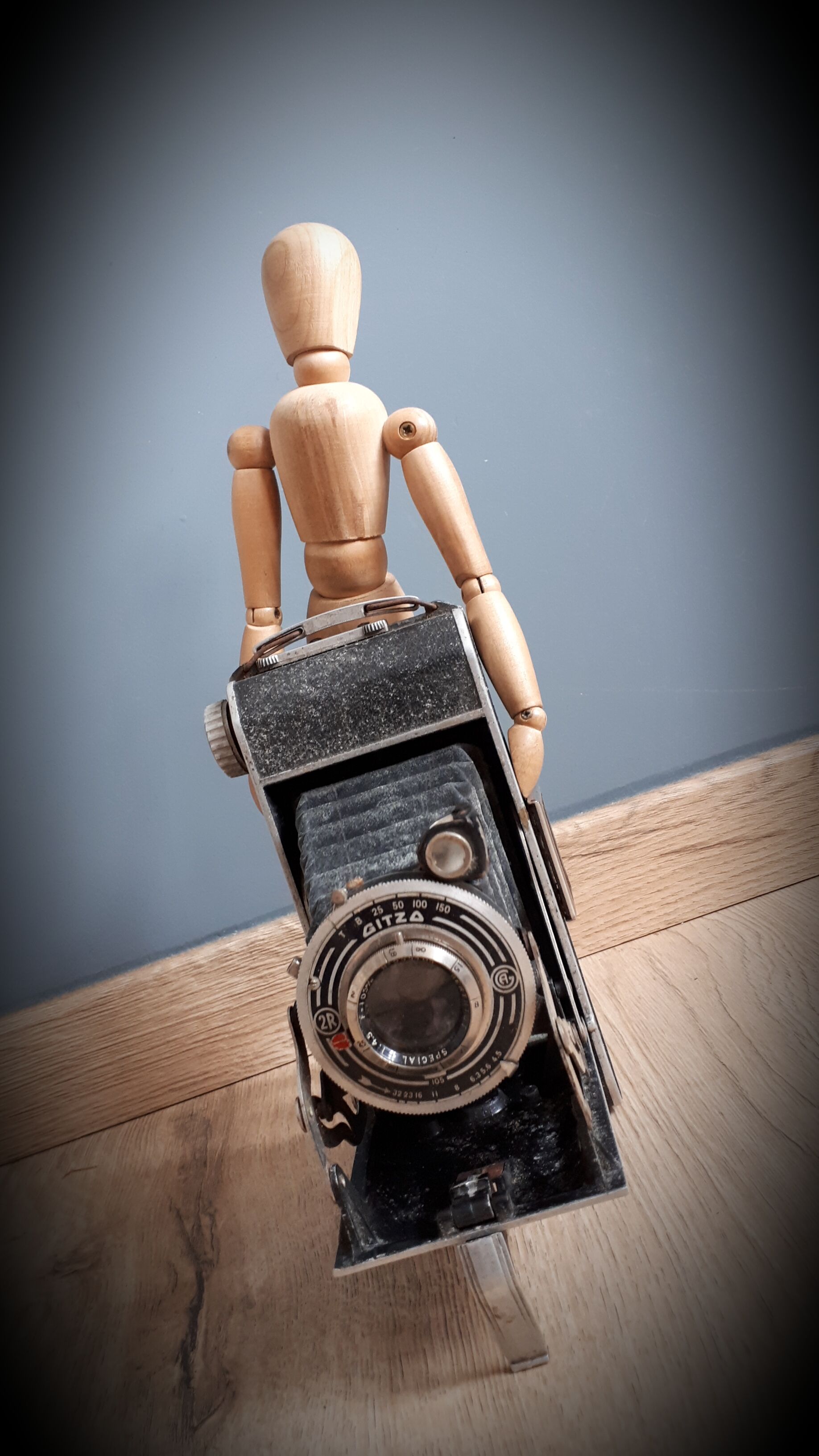 Old Pontiac bellows camera