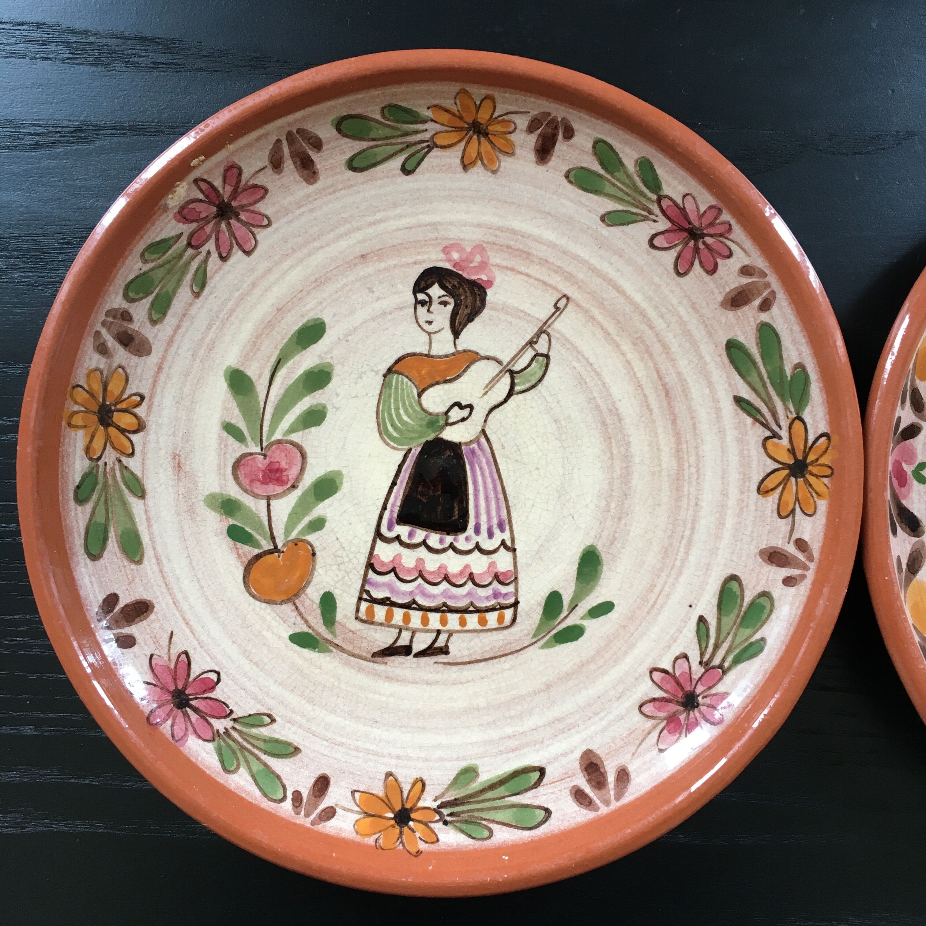 Lot 2 plates decoration characters