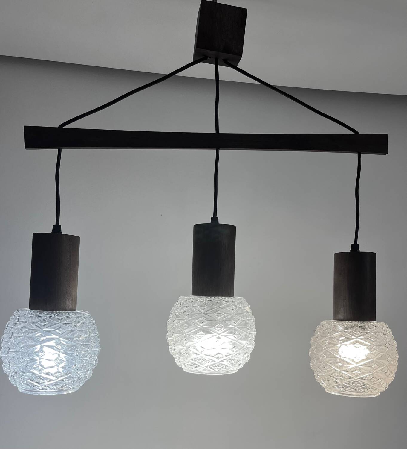 Minimalist 3-globe teak pendant chandelier 60/70