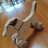 Chien en bois à tirer