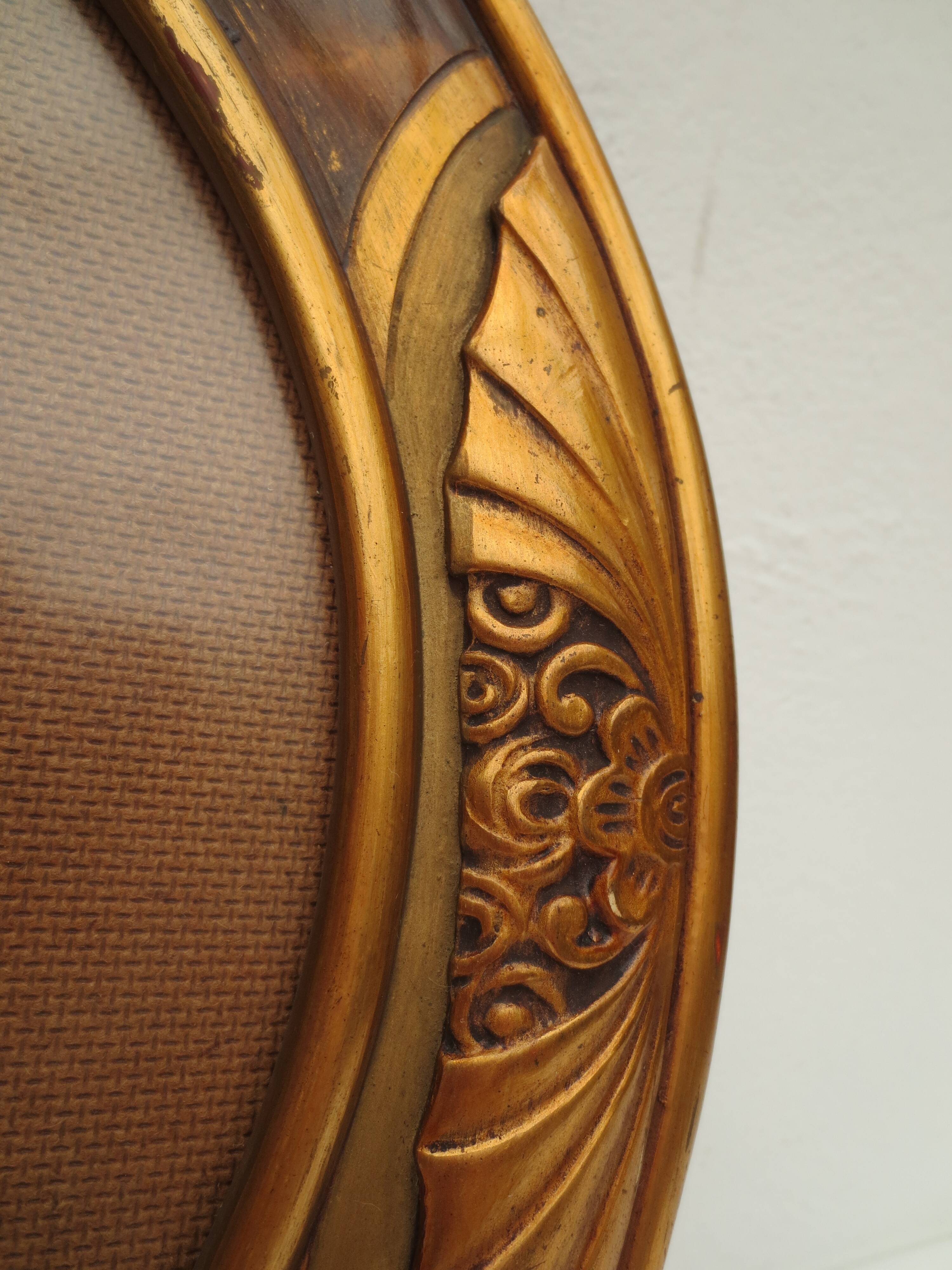 Cadre art nouveau ovale  en bois, décor flamé et  or