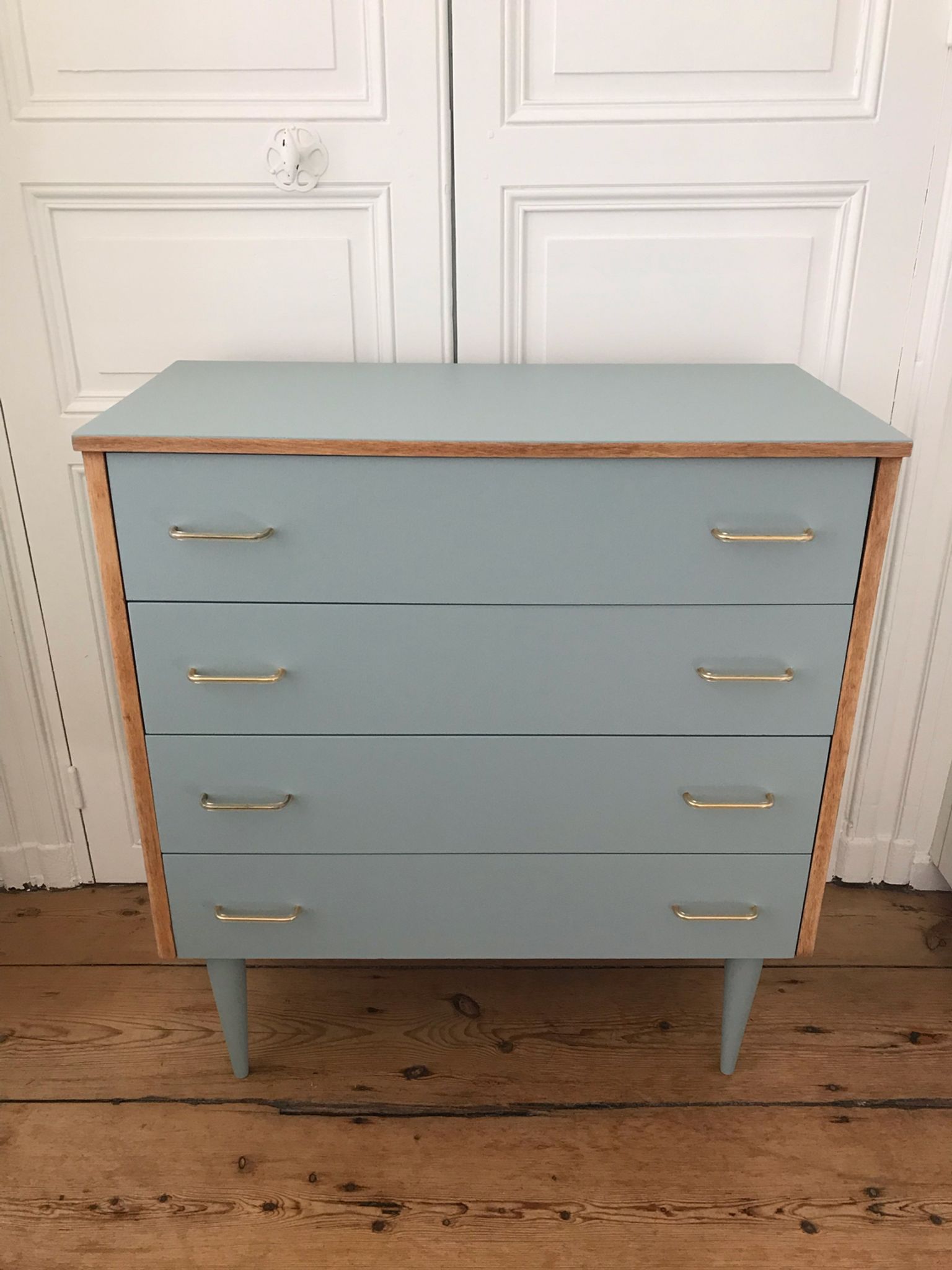 Vintage chest of drawers 4 drawers Almond from Resources