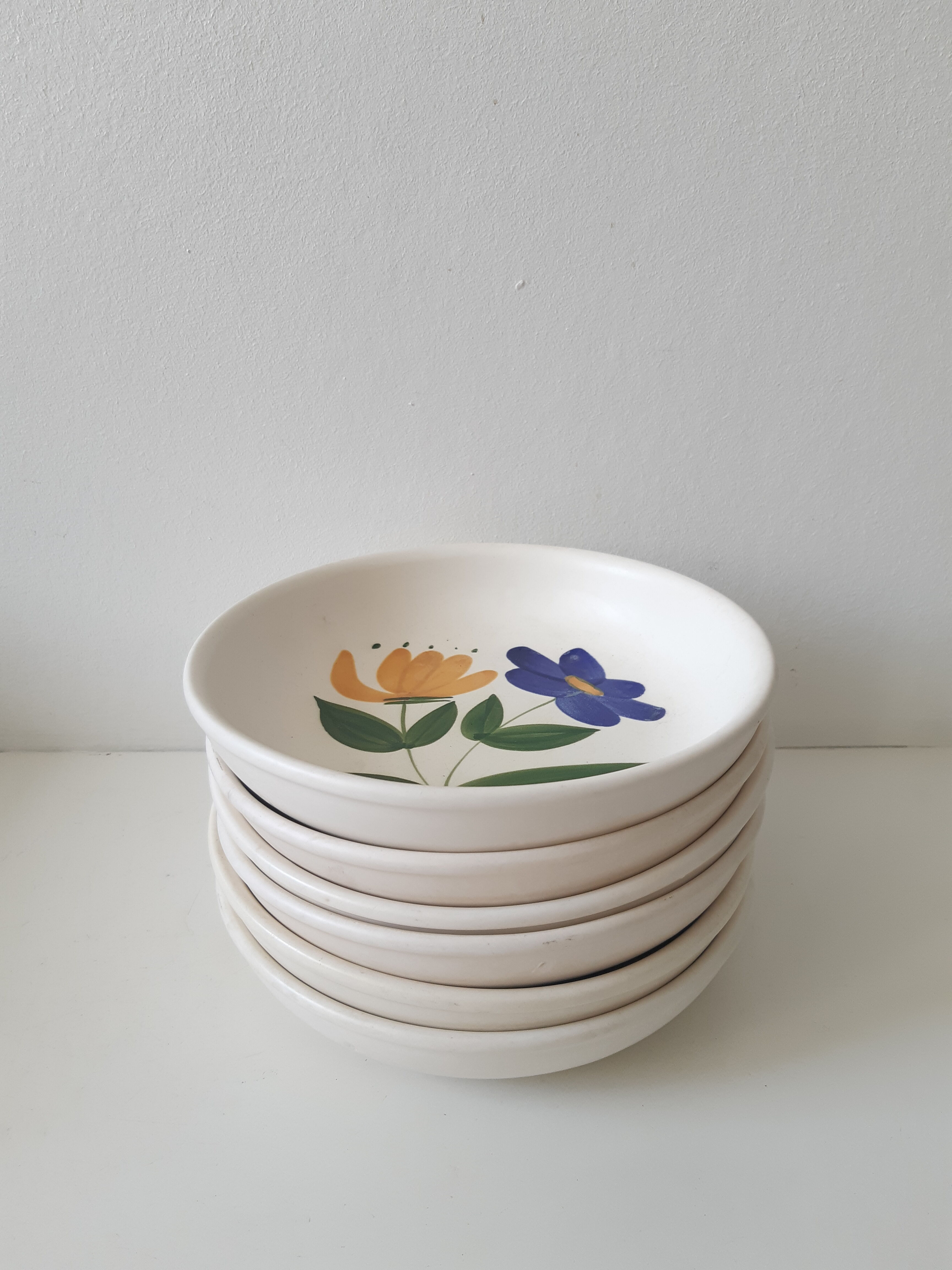 Set of 6 vintage hollow plates