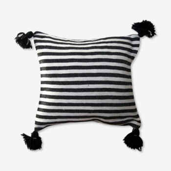 Berber cushion black lines and white medium