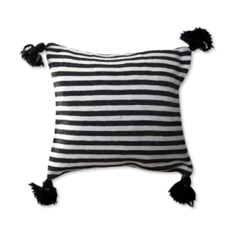 Berber cushion black lines and white medium