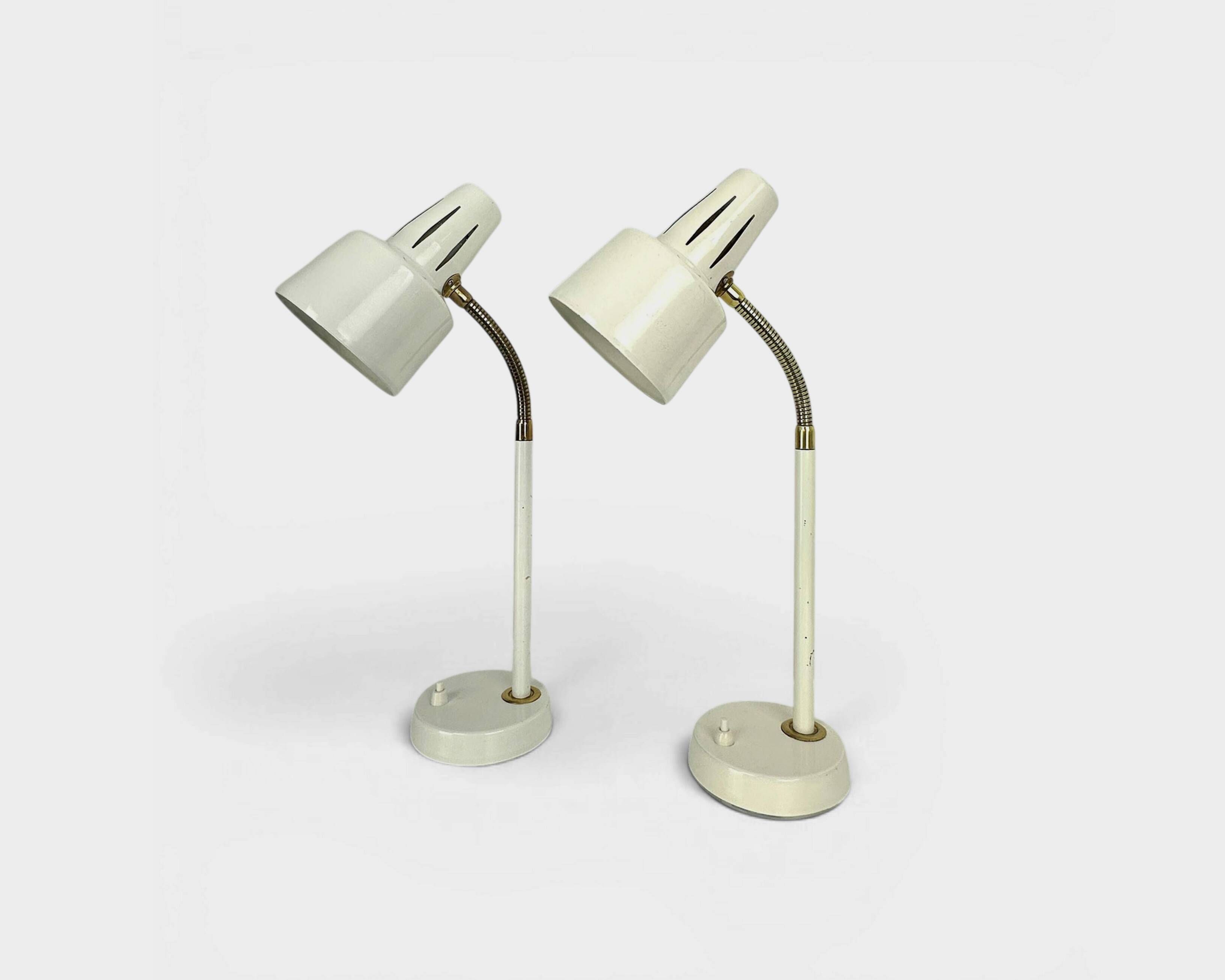 Pair of BJS desk lamps in white lacquered steel and brass – Sweden 1960s