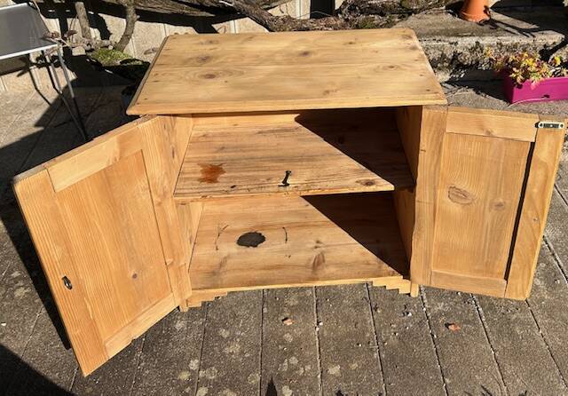 ENGLISH STORAGE FURNITURE