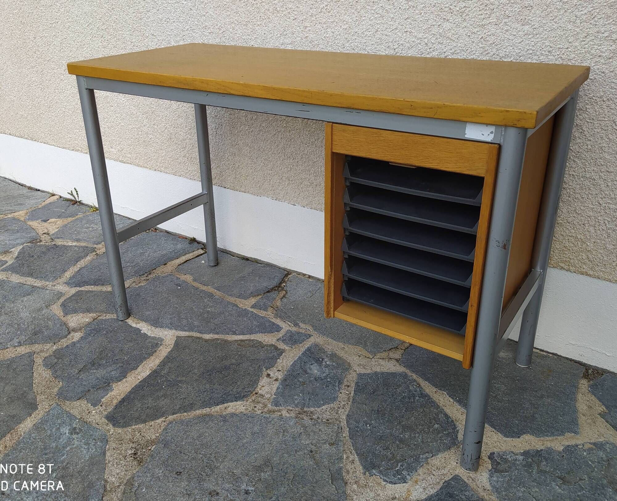 Bureau enfant vintage en bois et pied métal