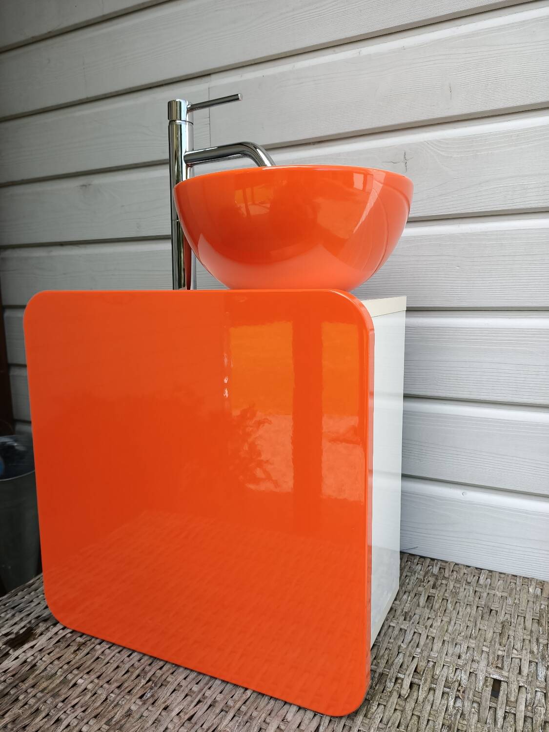 Bathroom furniture and its vintage basin