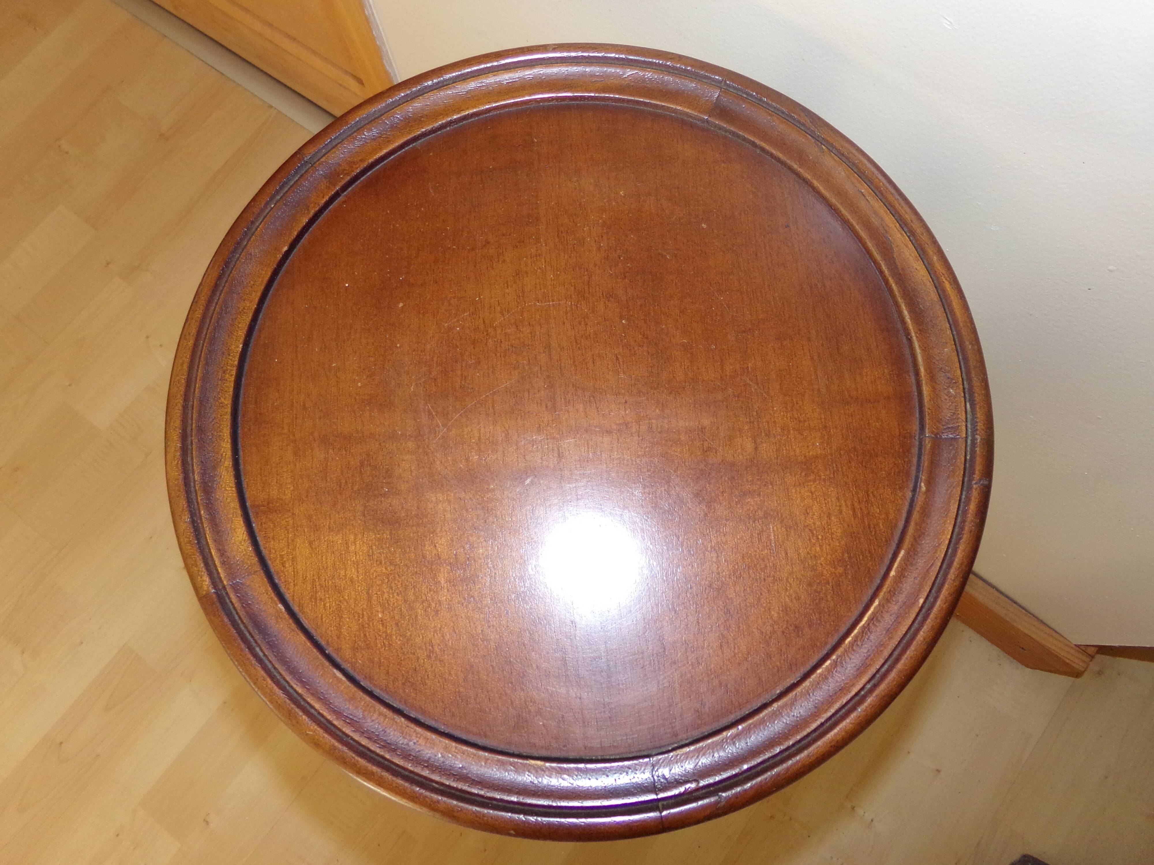 Table 3 wooden feet
