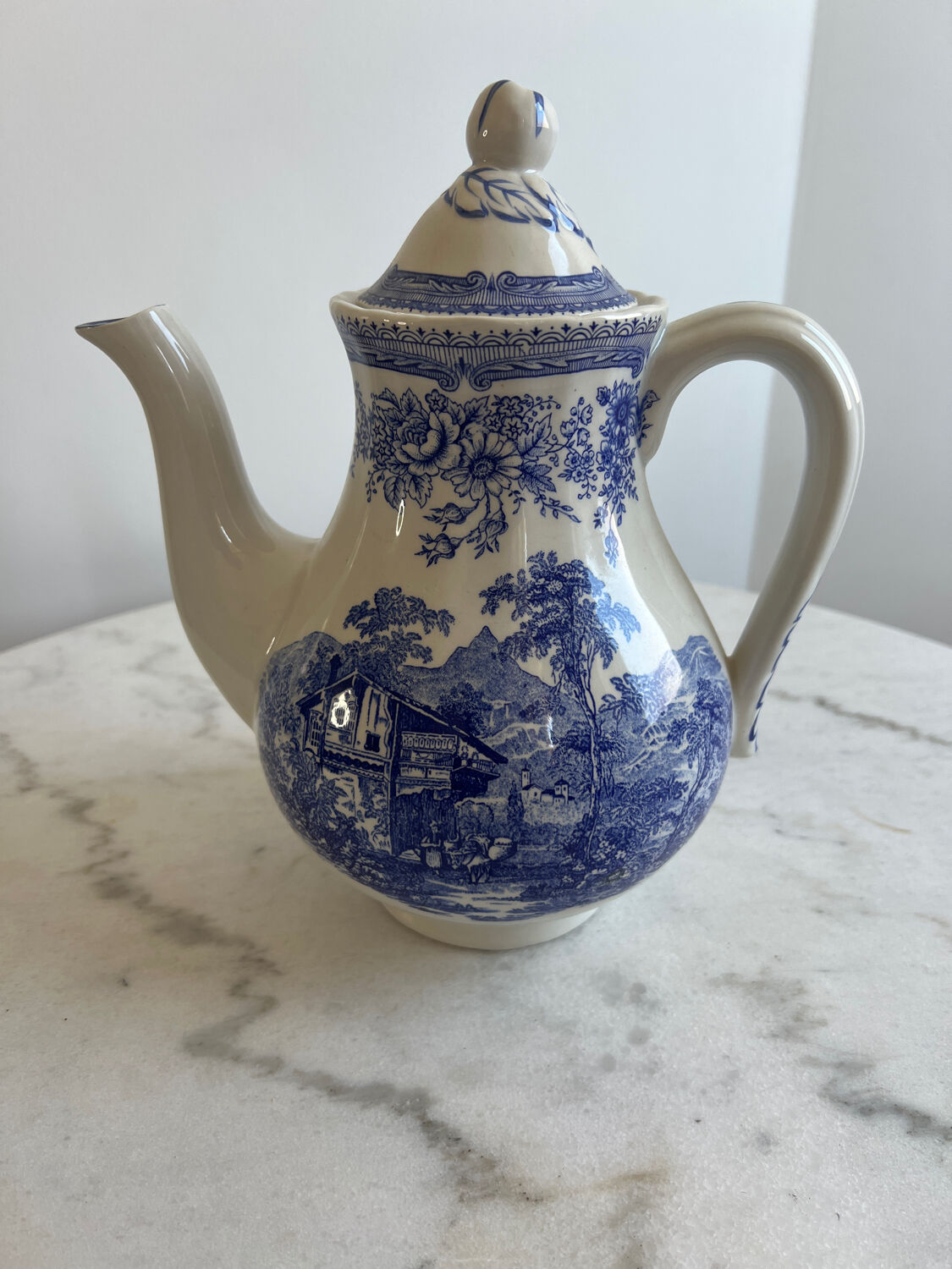 Luneville the cottage teapot