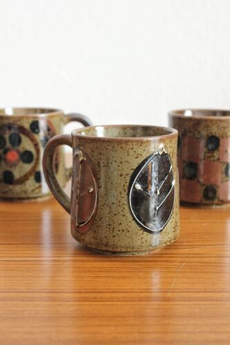 5 mugs en grès vintage années 70