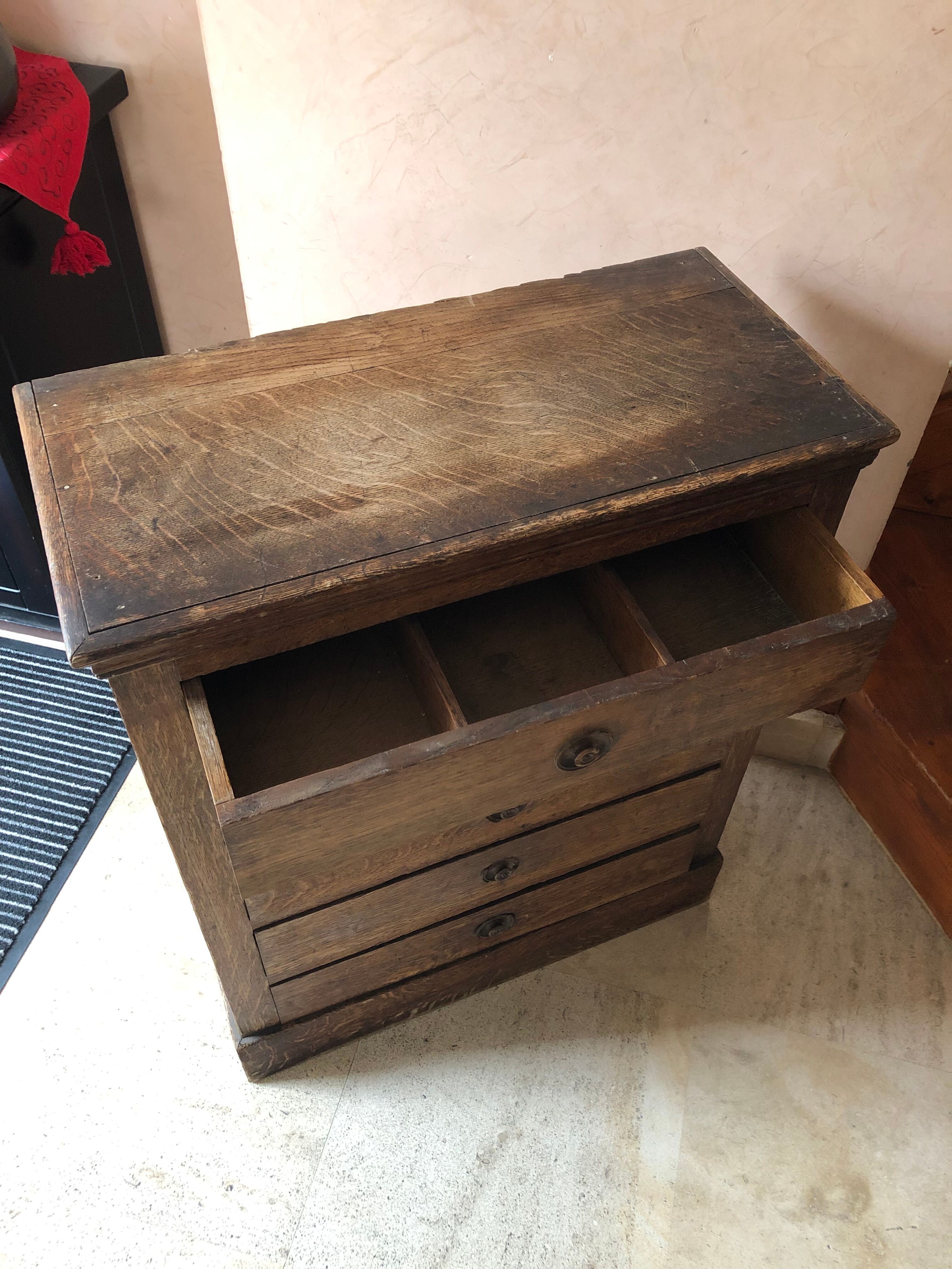 Vertical chest of drawers