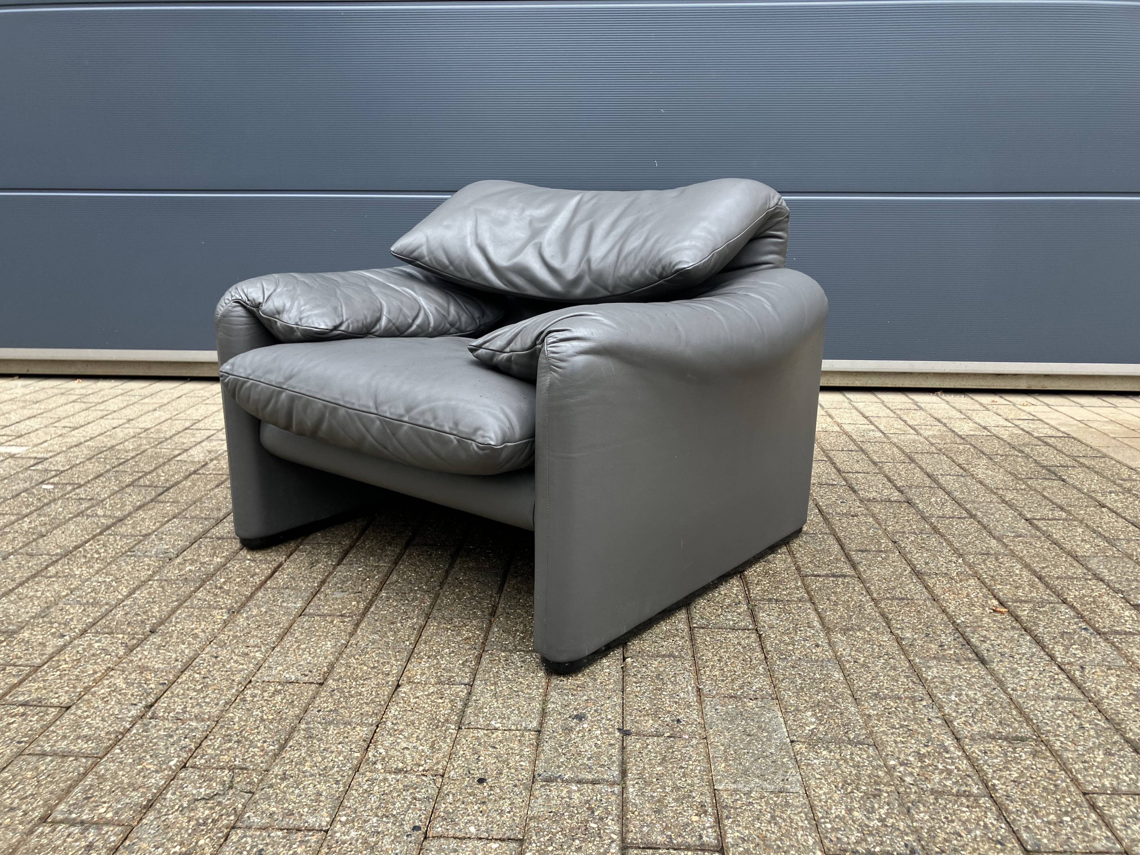 Cassina Maralunga 1zit original Anthracite and gray Topstaat!