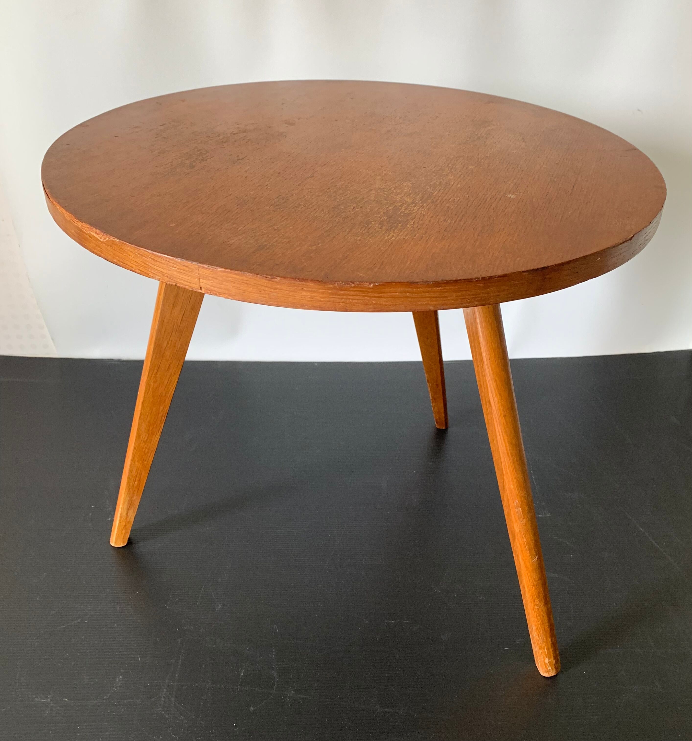 Coffee table compass foot