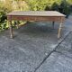 Grand bureau ancien en bois brut