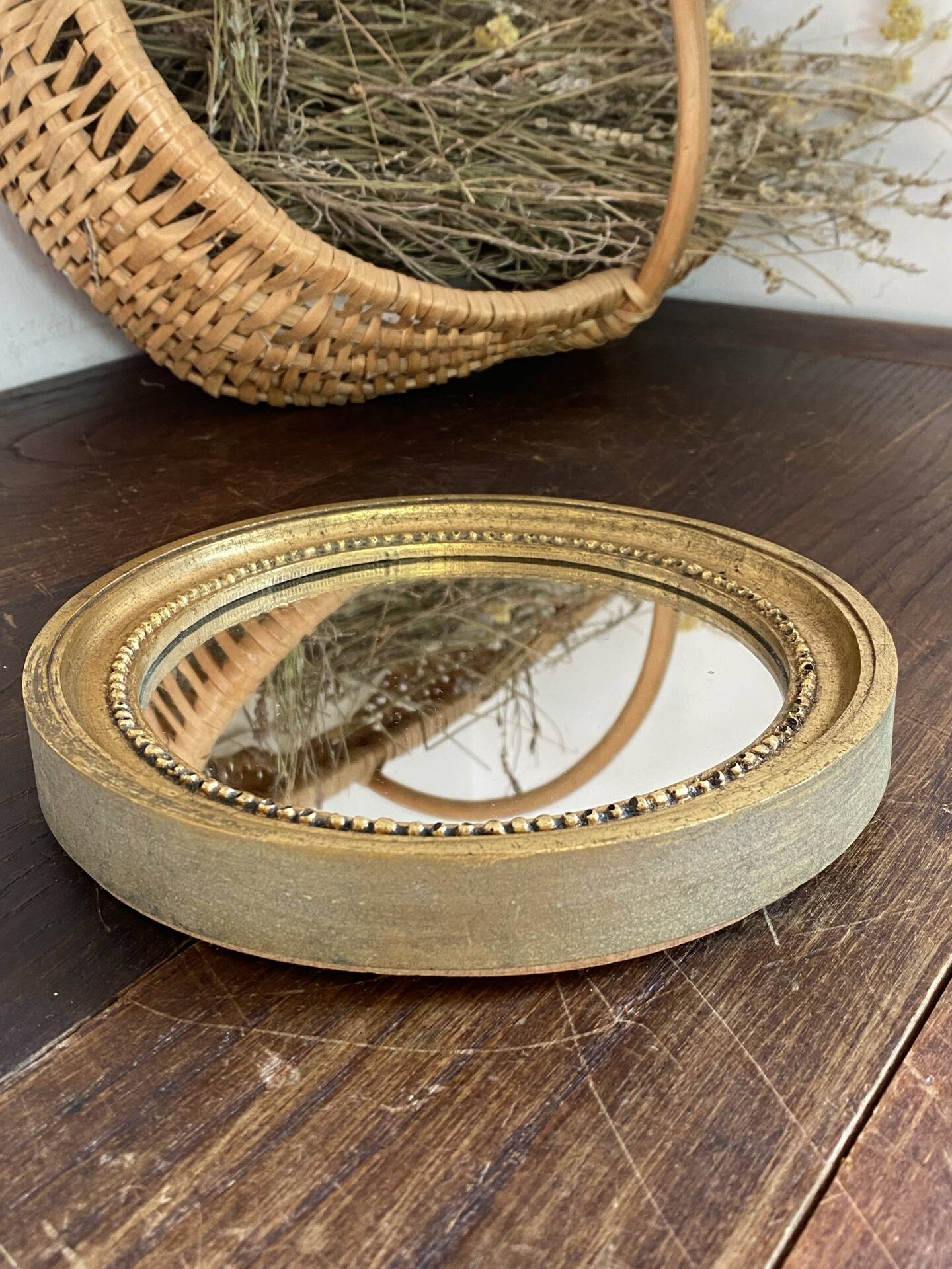Miroir rond en bois de couleur dorée