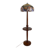 Lampadaire Art Déco en noyer sculpté et abat-jour de style Tiffany, circa 1