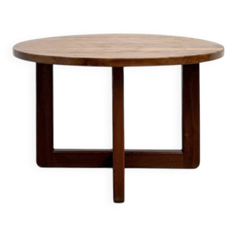 Modernist round table in solid elm, crossed legs.