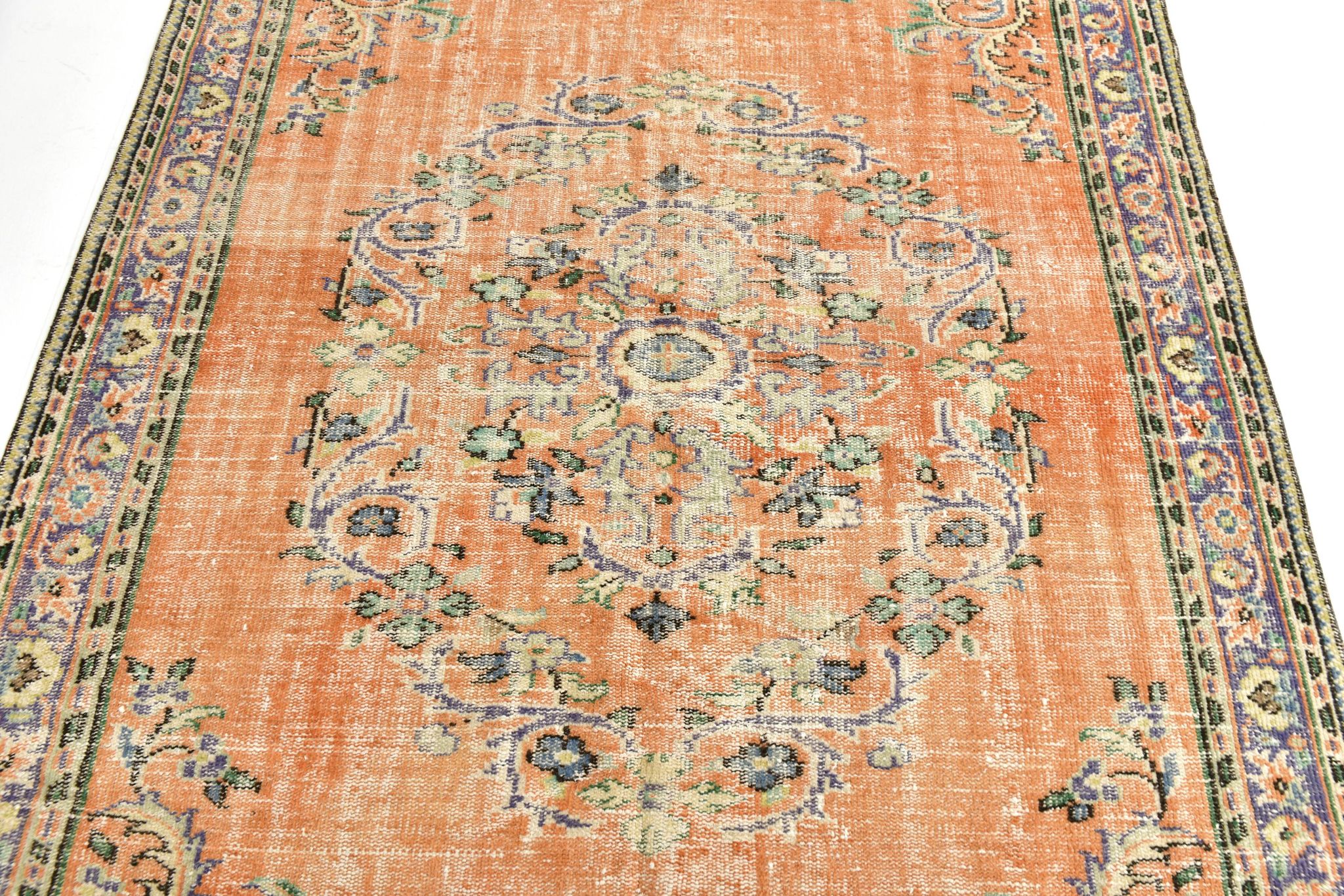 Tapis turc vintage orange citrouille, 191 x 272 cm