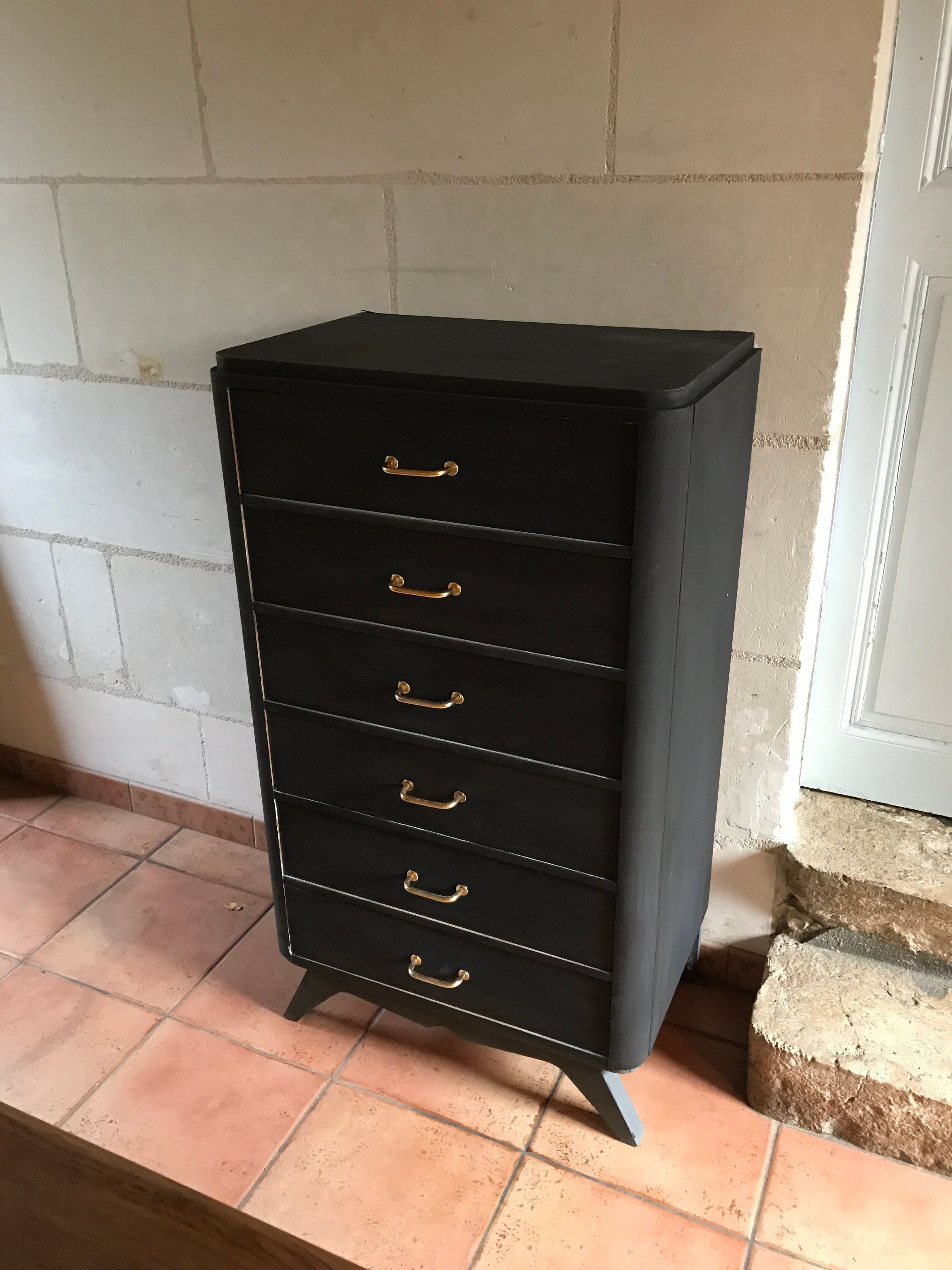 Chest of drawers