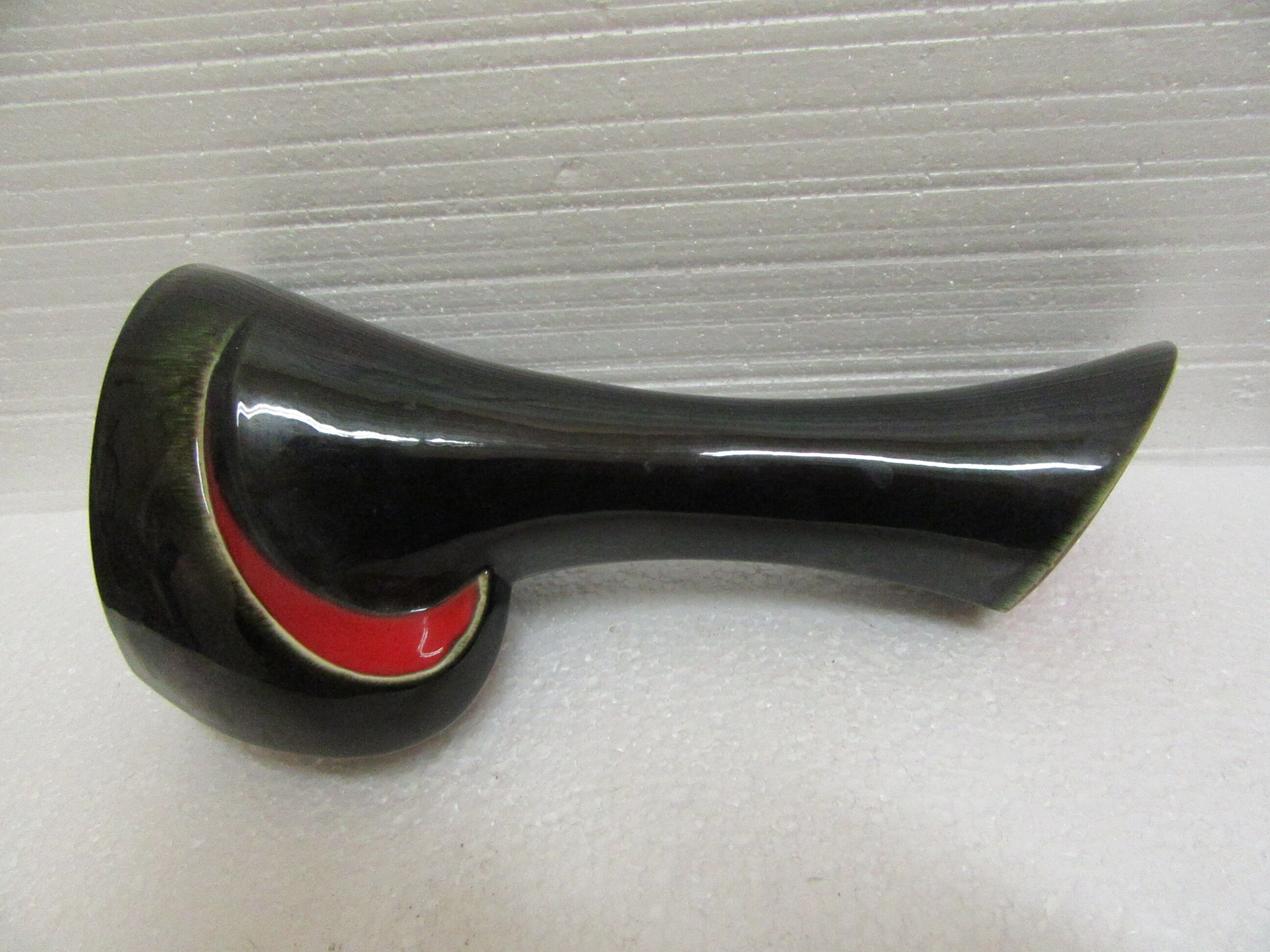 Large vase red and black vintage
