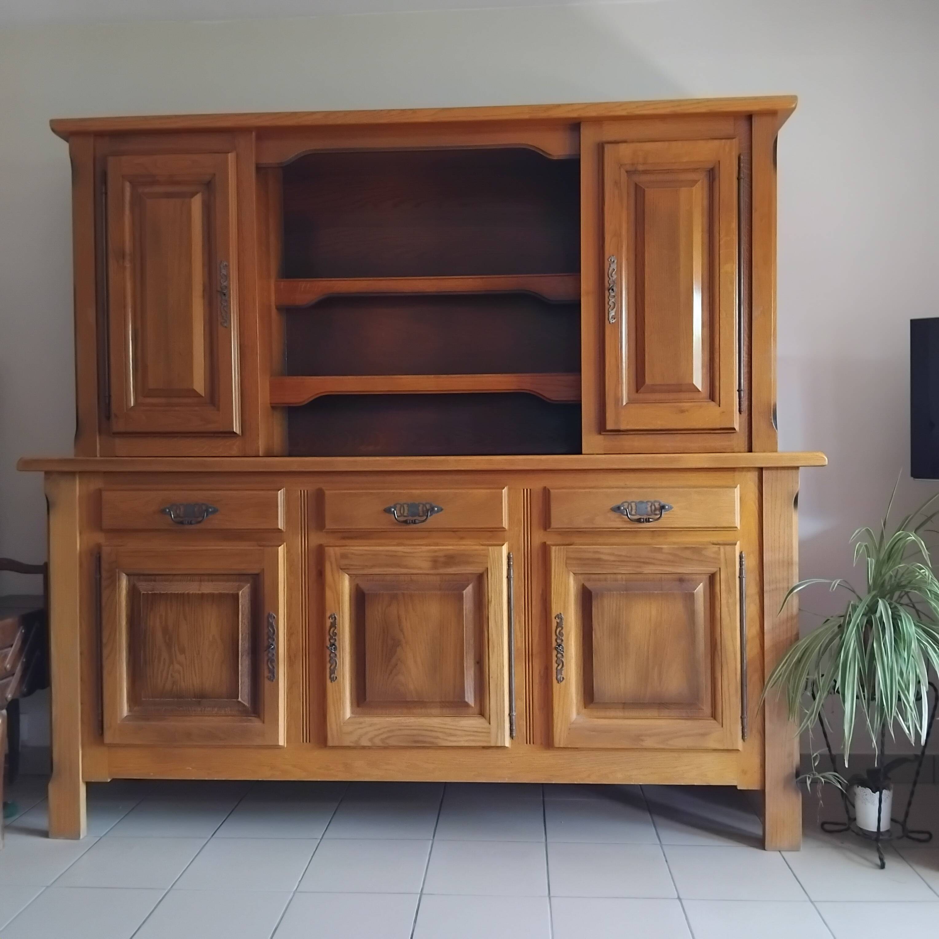 Buffet, vaisselier 2 corps en chêne massif de style rustique, France