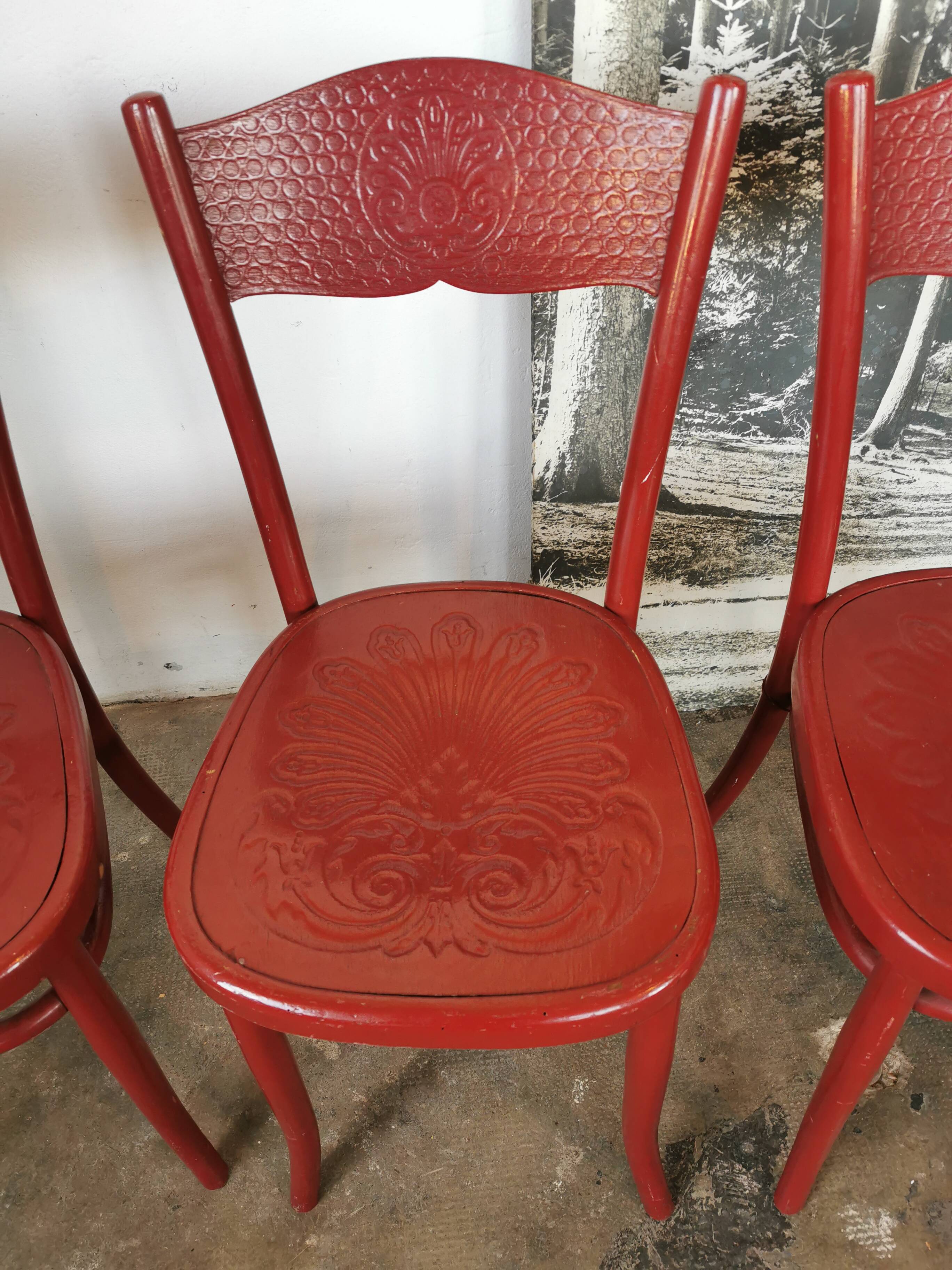 Set of 4 curved wooden bistro chairs Fischel