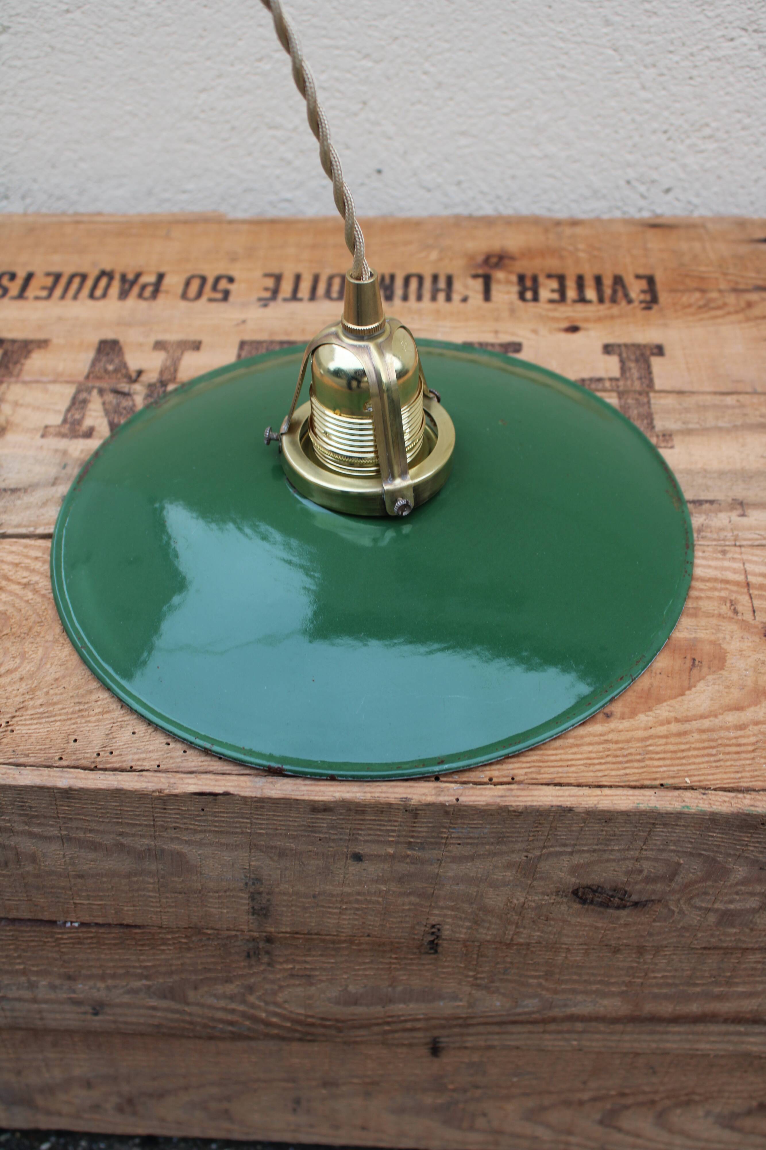 Hanging in green enamelled sheet metal