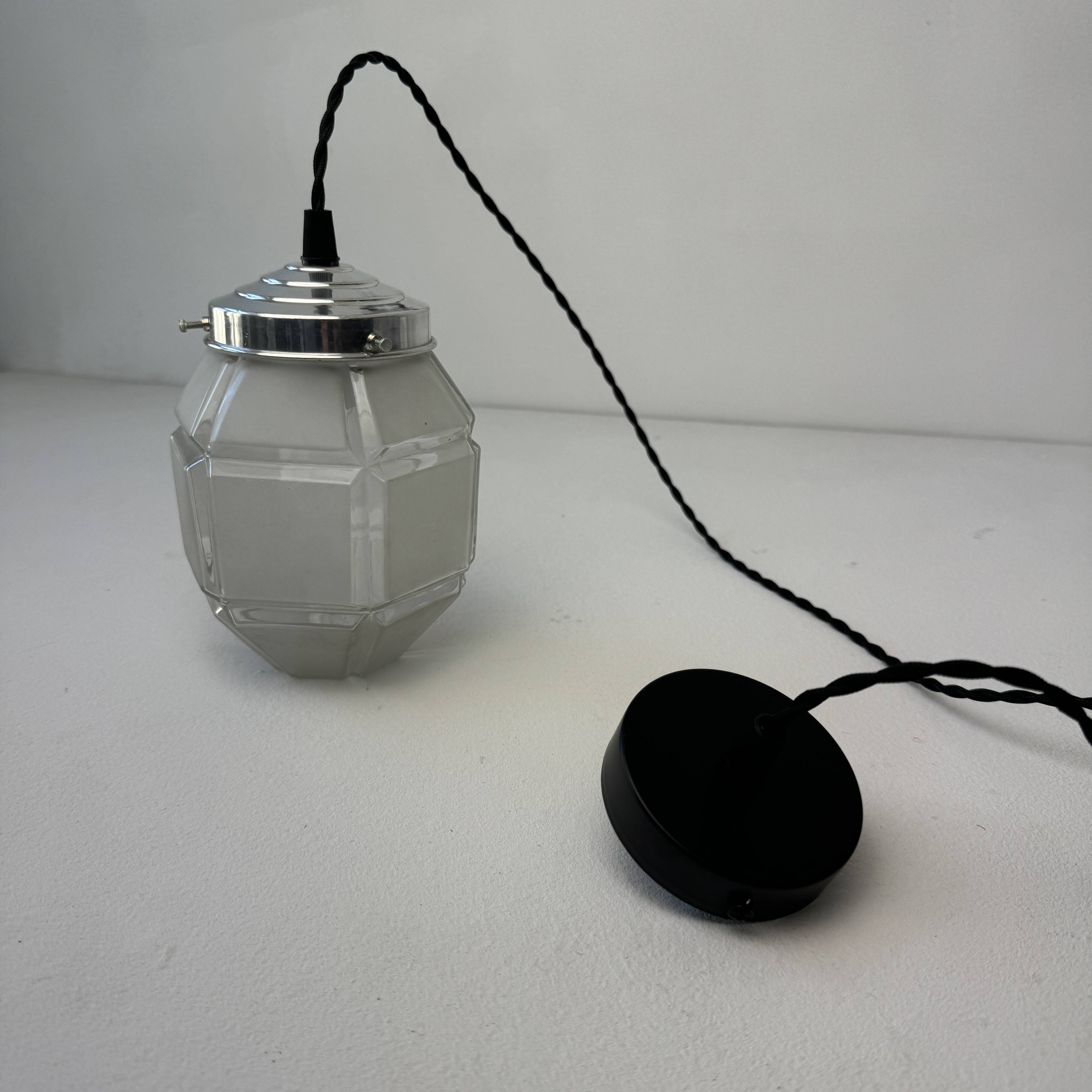 Paire d’anciennes suspensions hexagonales vintage