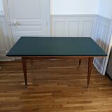 Extendable dining table