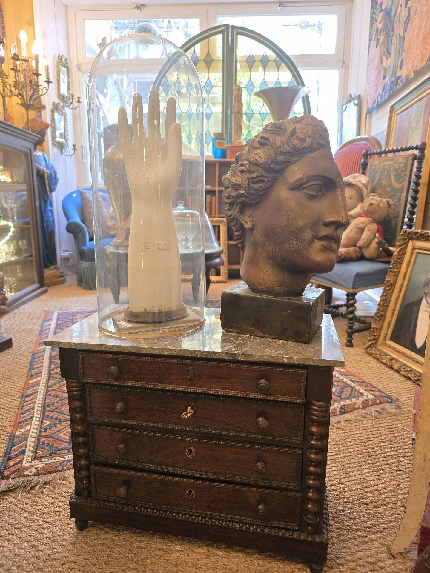 Miniature commode
