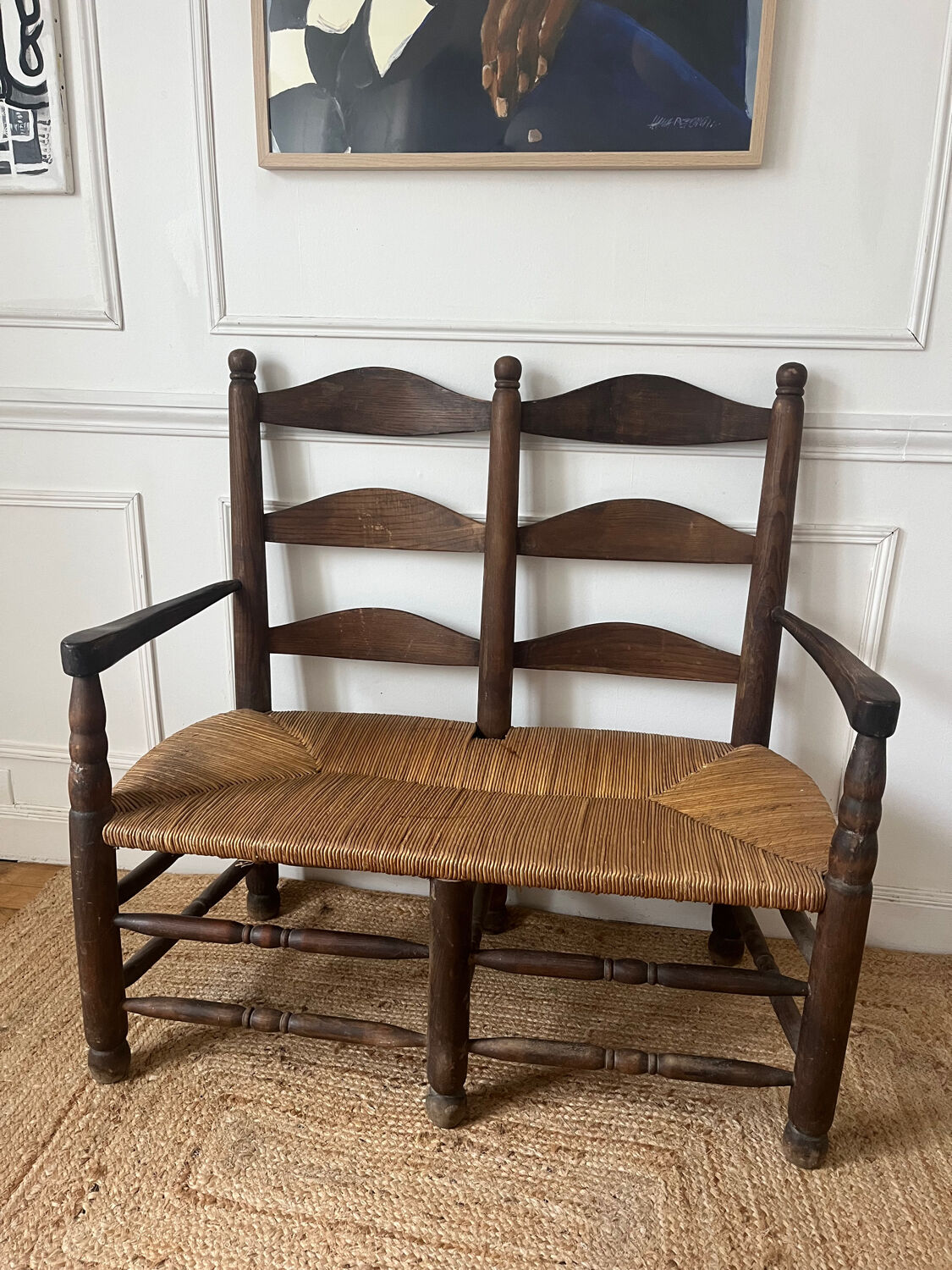 Wood and straw banquette