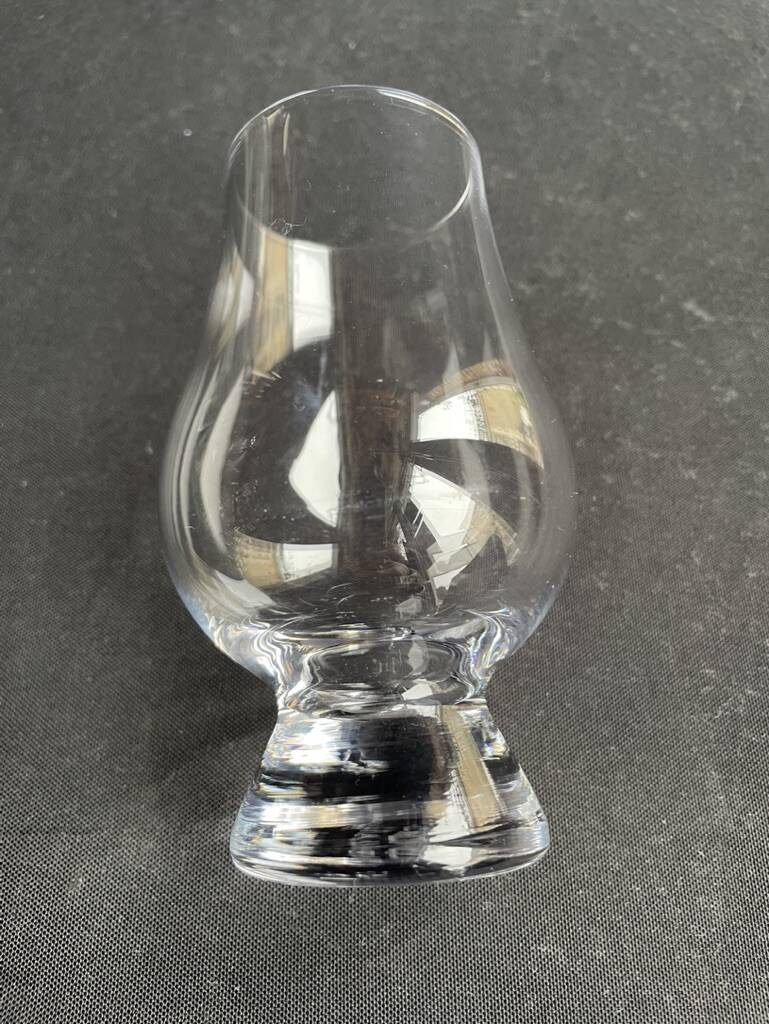4 crystal whiskey glasses stamped “The Glencairn Glass”