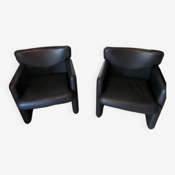 Pair of Tecno 148 leather armchairs