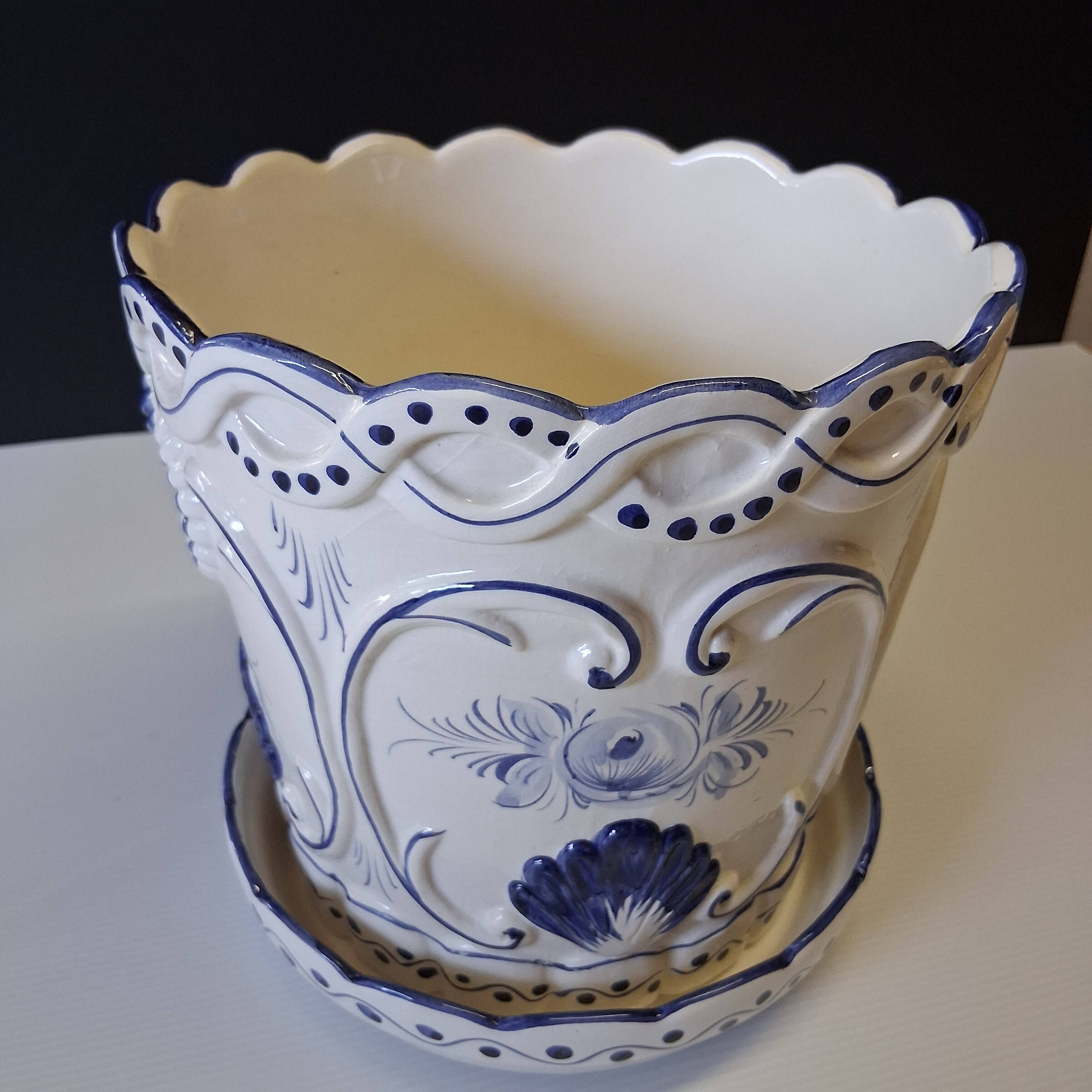 Very nice blue ceramic pot in good condition.