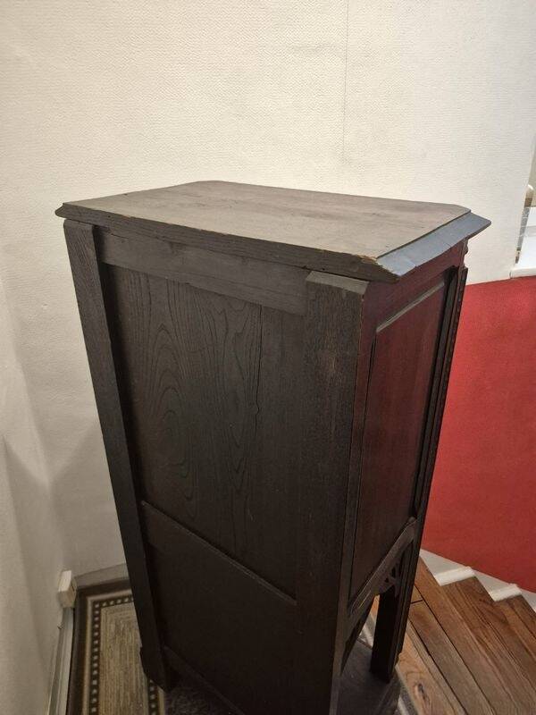 Petit meuble neo gothique