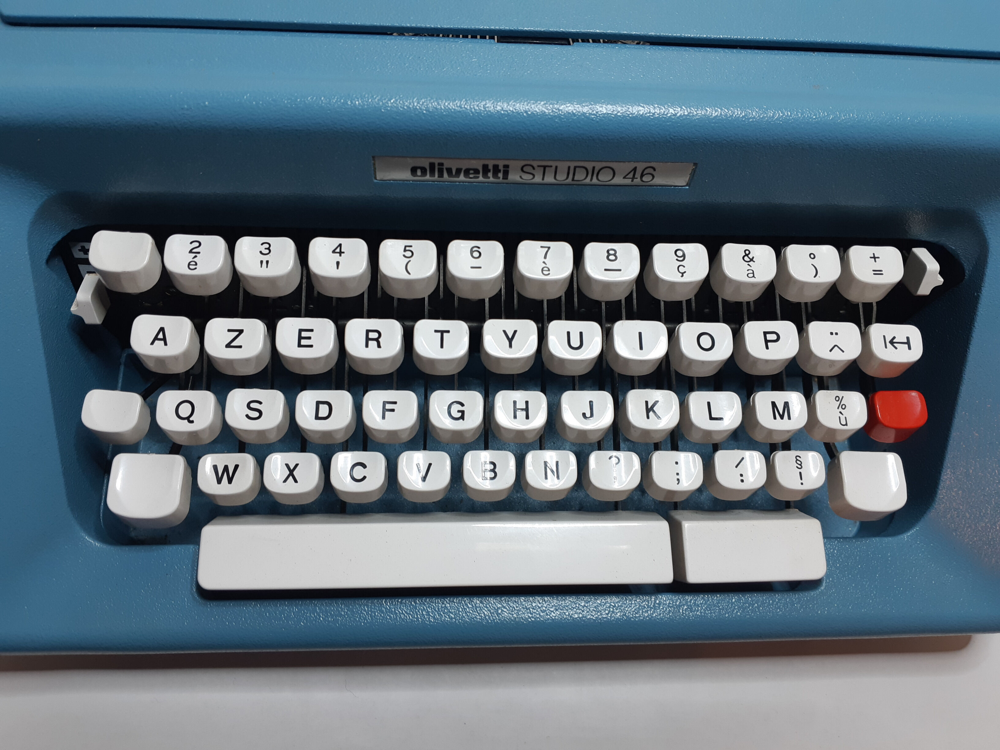 Olivetti Studio 46 portable typewriter, functional