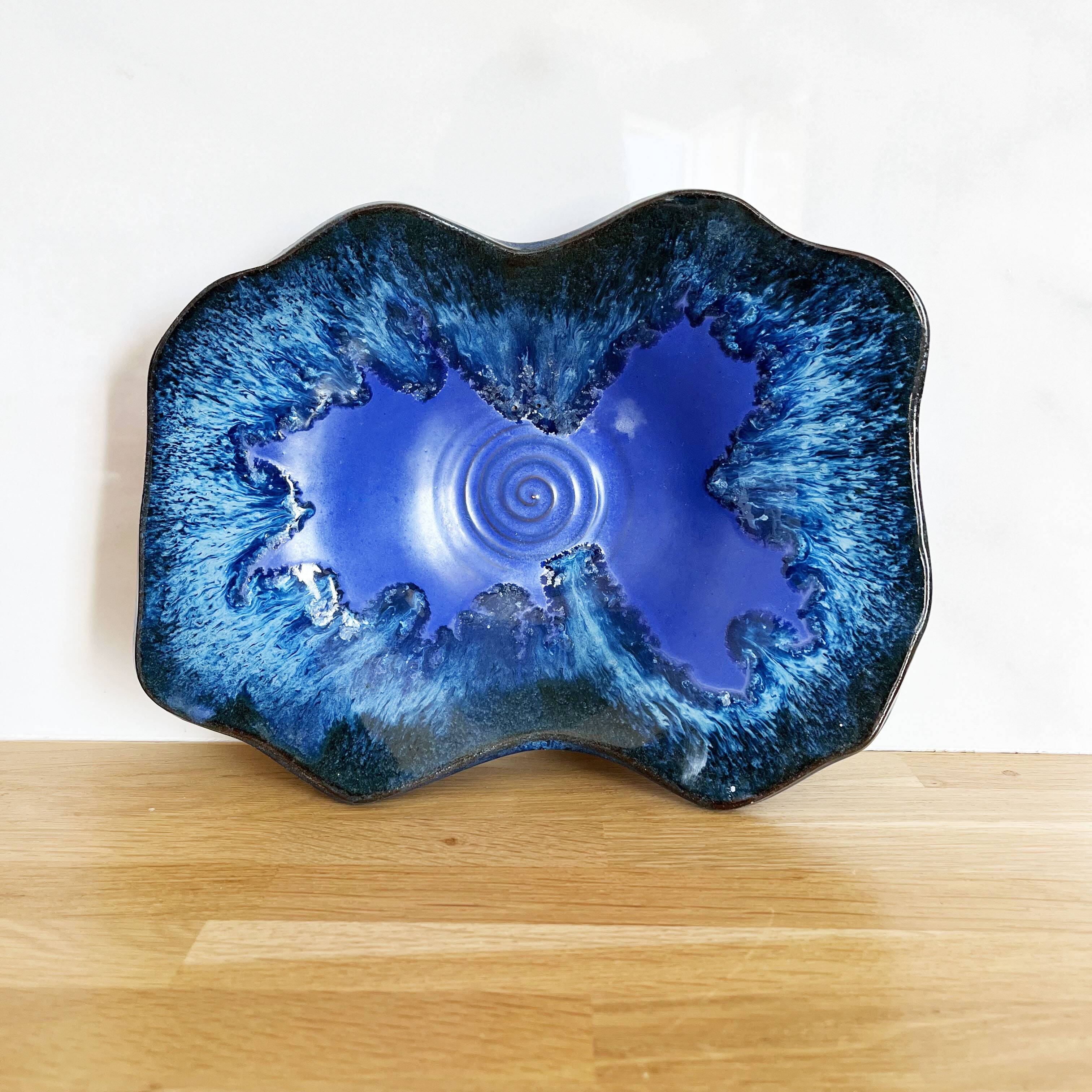Grand vide poche en céramique bleu vintage